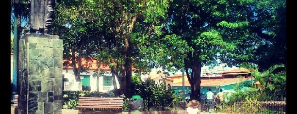 Plaza Bolívar is one of Plazas, Parques, Zoologicos Y Algo Mas.