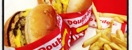 In-N-Out Burger is one of Posti che sono piaciuti a Darrell.