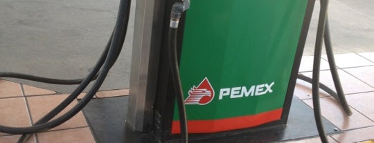 Gasolinera Pemex 8454 is one of Locais curtidos por Carlos.