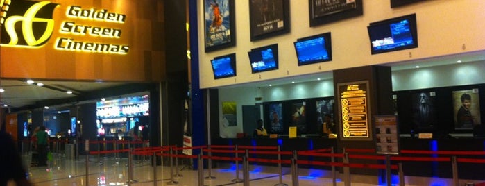 Golden Screen Cinemas (GSC) is one of Posti che sono piaciuti a Dinos.