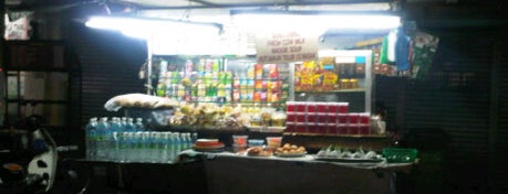 Chowrasta Market is one of 槟城 糕点 面包.