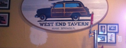Woody's Tavern is one of Lugares favoritos de Liz.