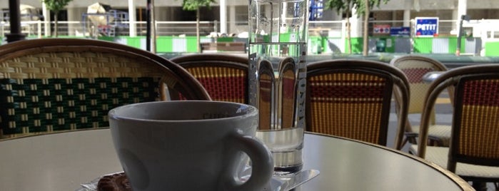 L'Avenue is one of Boire un café pour 1€ (ou moins).