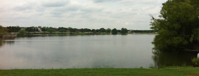 Woodlawn Lake is one of Tempat yang Disukai Ron.