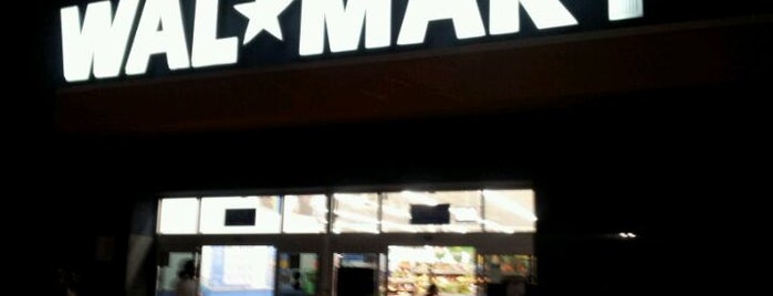 Walmart Supercenter is one of Posti che sono piaciuti a Dan.