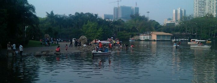 Lizhi Park is one of Orte, die Tom gefallen.