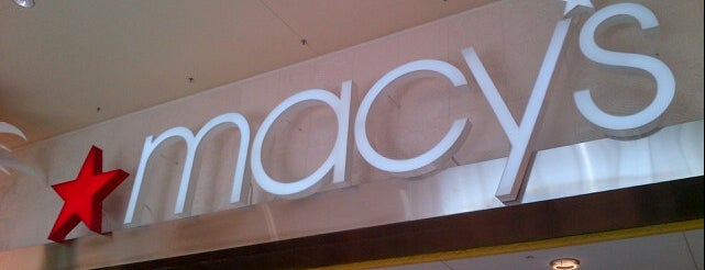 Macy's is one of Tempat yang Disukai Brad.