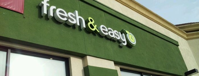 Fresh & Easy Neighborhood Market is one of สถานที่ที่ Kerry ถูกใจ.