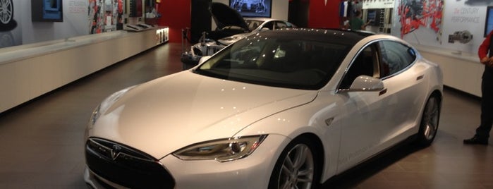 Tesla Motors is one of Lieux qui ont plu à Stephen.