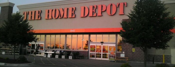 The Home Depot is one of Tempat yang Disukai Donovan.