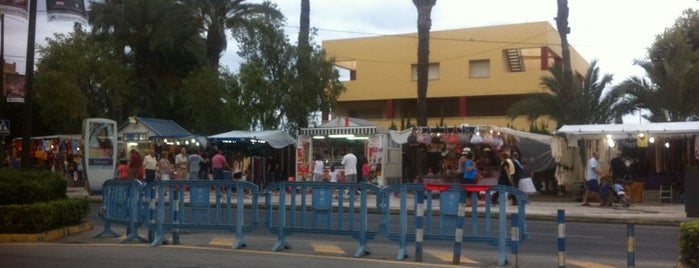 Paseo de los Hippies is one of Mis Tiendas y centros comerciales favoritos.