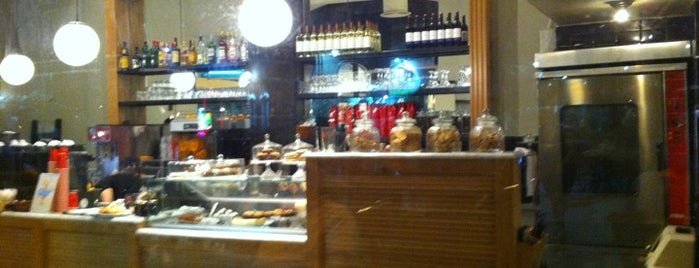 Cafe Hillel is one of Lugares favoritos de Cenker.