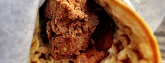 Lucky J's Chicken & Waffles is one of Jennaさんの保存済みスポット.