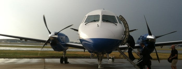 Atlantic Aviation (MDW) is one of Tempat yang Disukai Tyler.