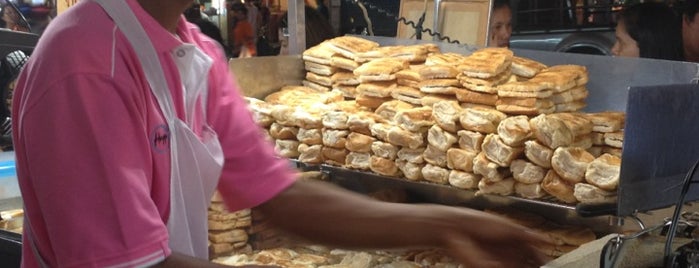 ขนมปังเจ้าอร่อยเด็ดเยาวราช is one of กิน กิน ร้านอาหาร รอบกรุงเทพ.