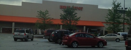 The Home Depot is one of Lieux qui ont plu à Vic.