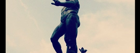 "Le chiappe del Nettuno" is one of ermes.
