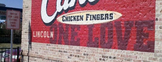 Raising Cane's Chicken Fingers is one of Tempat yang Disukai Justin.