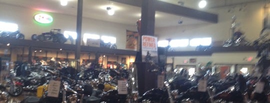 Eisenhauer's Chesapeake Harley Davidson is one of Tempat yang Disukai Wayne.