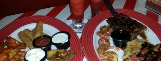 T.G.I Friday's is one of Comida en Managua.