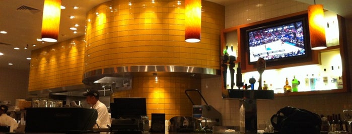 California Pizza Kitchen is one of Lugares favoritos de Andy.