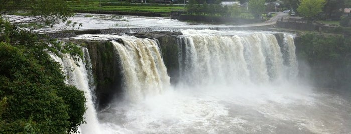 Harajiri Waterfall is one of 日本の滝百選.