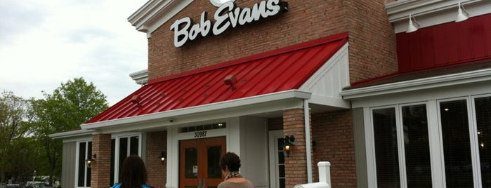 Bob Evans Restaurant is one of Lugares favoritos de Andrew.