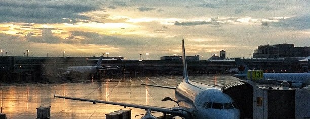 Toronto Pearson Uluslararası Havalimanı (YYZ) is one of Top Airports in Canada.
