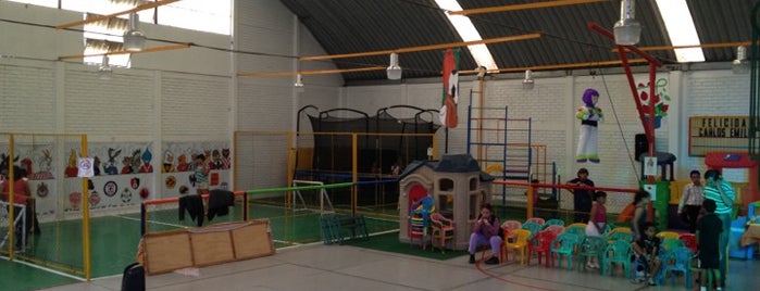 Salón de fiestas Toy is one of lugares.