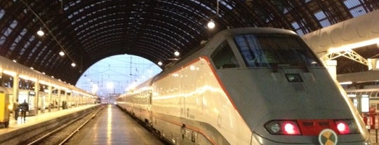 Milano Centrale Railway Station is one of Discover Milano.