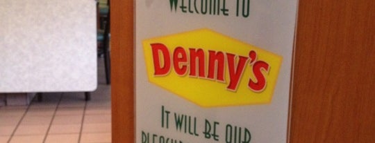 Denny's is one of Tempat yang Disukai Neha.
