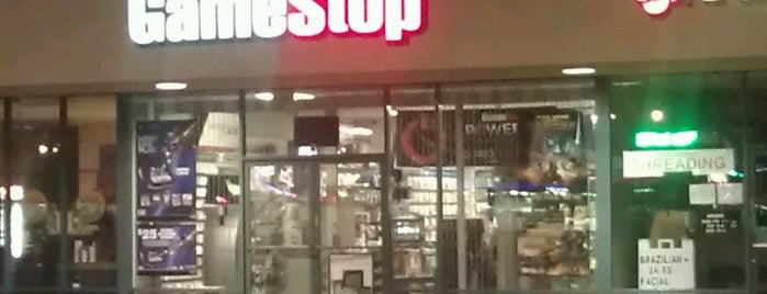 GameStop is one of Blakeさんのお気に入りスポット.
