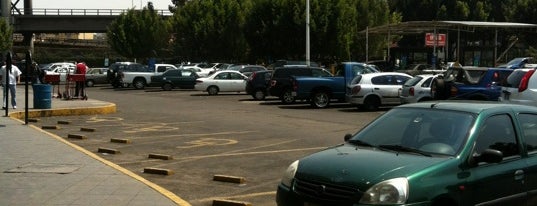Estacionamiento is one of Locais curtidos por @im_ross.