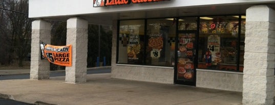 Little Caesars Pizza is one of Tempat yang Disukai John.