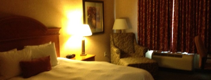 Hampton Inn & Suites is one of Terry : понравившиеся места.