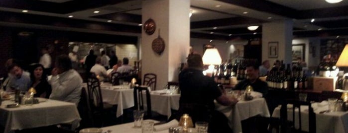 Morton's The Steakhouse is one of Locais curtidos por 💫Coco.
