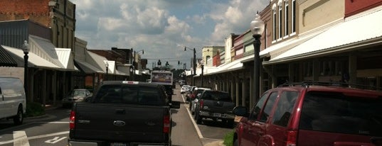 Hartselle, AL is one of Nancyさんのお気に入りスポット.