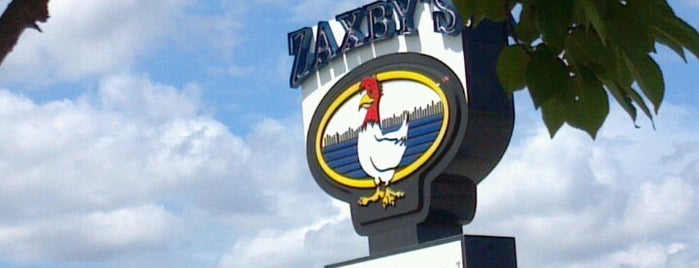 Zaxby's Chicken Fingers & Buffalo Wings is one of Lugares favoritos de Josh.