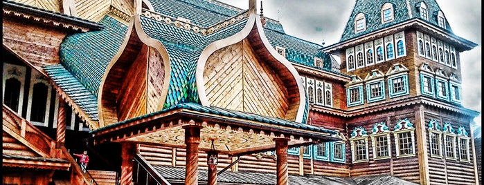 Wooden Palace of Tzar Alexis of Russia is one of Дмитрий'ın Kaydettiği Mekanlar.