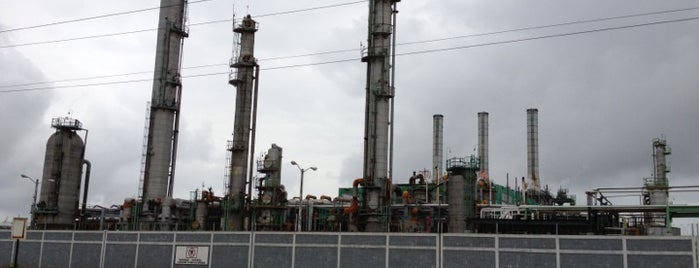 PEMEX Petroquímica Pajaritos is one of Enriqueさんのお気に入りスポット.