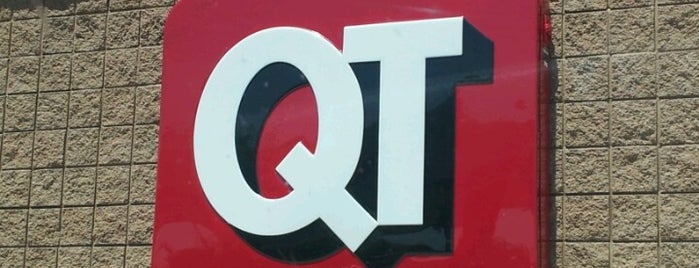 QuikTrip is one of Orte, die Carlos gefallen.