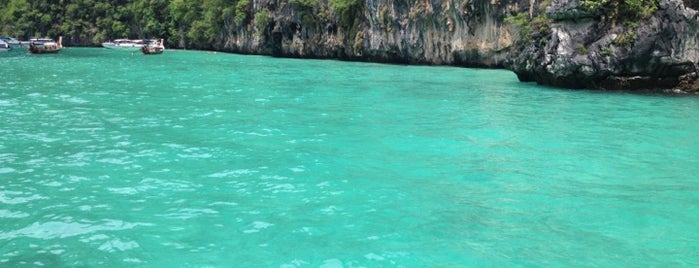 Phi Phi Islands is one of Awaken Breeze.