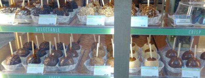 Rocky Mountain Chocolate Factory is one of Locais curtidos por Delores.