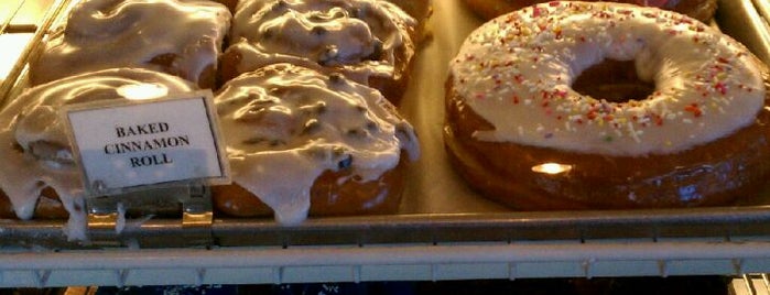 Doughboys Donuts is one of Locais curtidos por Bryan.