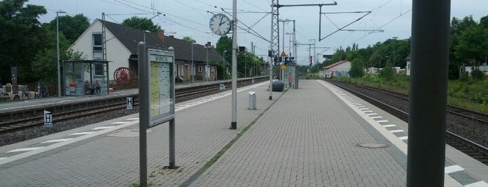 Bahnhof Warburg (Westf) is one of DB ICE-Bahnhöfe.