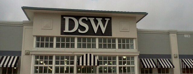 DSW Designer Shoe Warehouse is one of Natalie'nin Beğendiği Mekanlar.