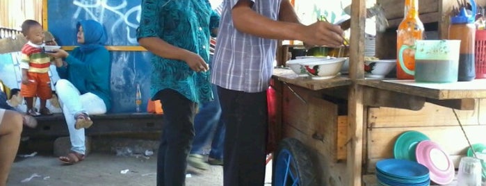 Mie Ayam Pangsit "AGUNG" is one of Tempat yang Disukai Arie.