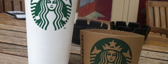 Starbucks is one of Orte, die Zoë gefallen.