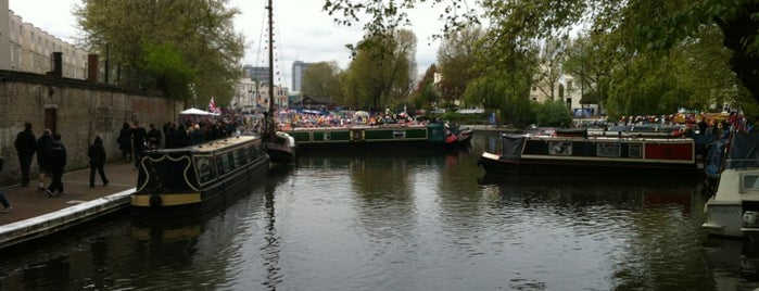 Little Venice Canalway Cavalcade is one of London-must.