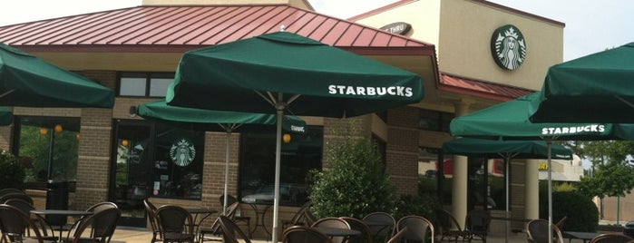Starbucks is one of สถานที่ที่ Lauren ถูกใจ.